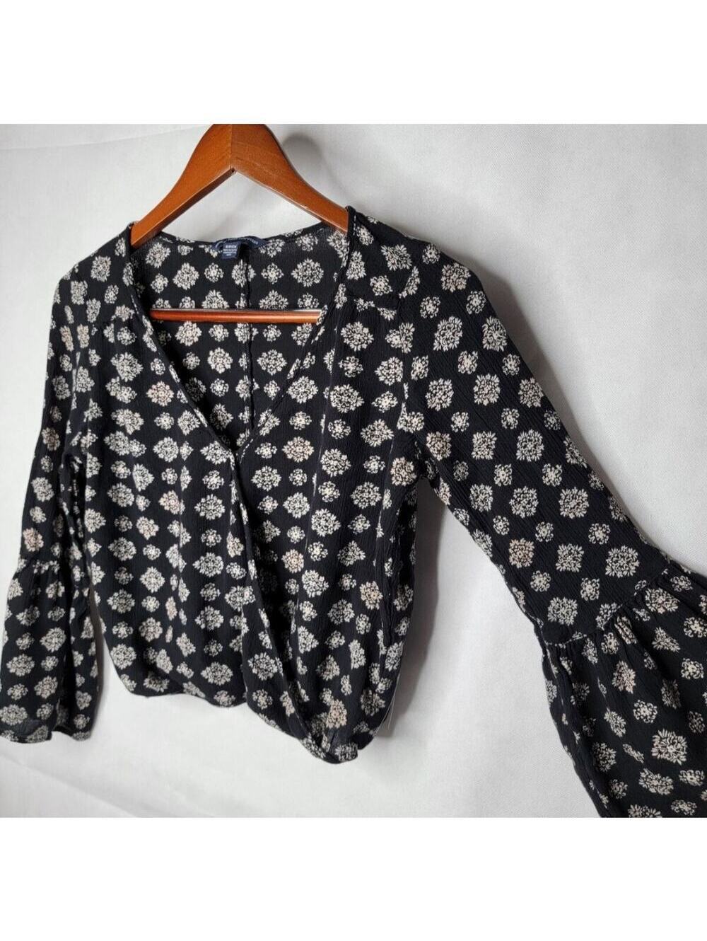 American Eagle Floral Wrap Crop Black White Bell Sleeve Top Size M